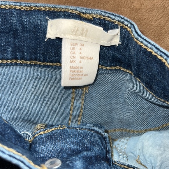 Jean shorts 🤩 - Picture 2 of 3